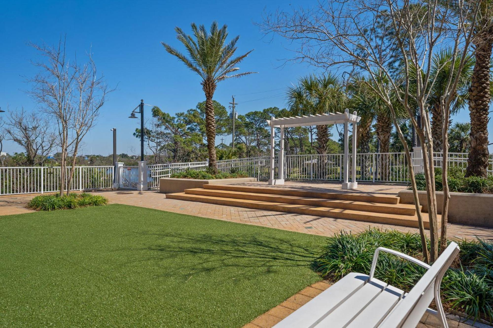 Apartment Laketown Wharf 0606