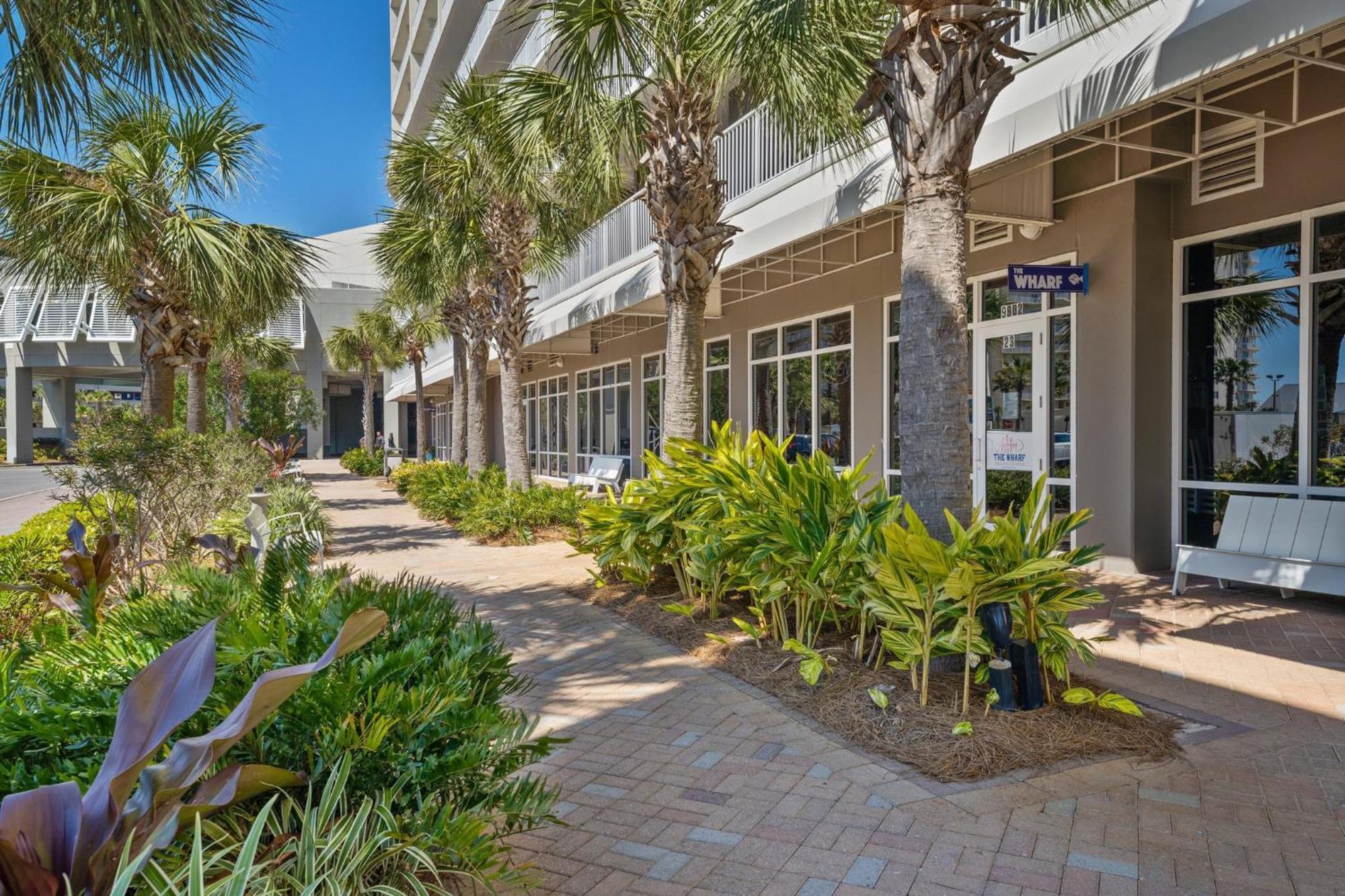 Laketown Wharf 0606 *